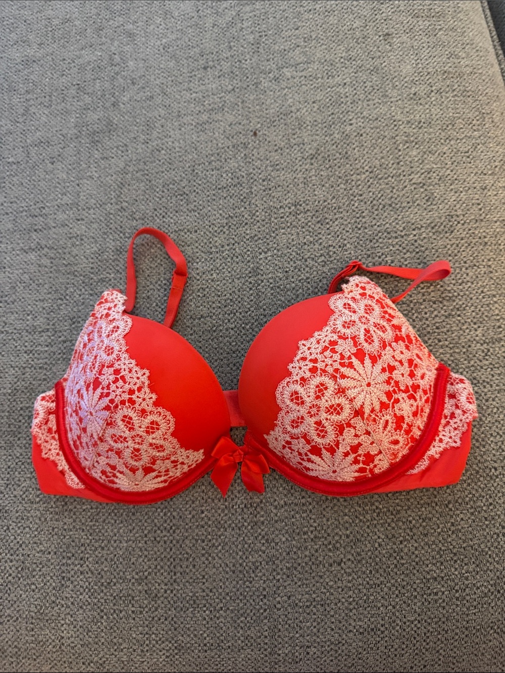Victoria's Secret Red and White Lace Push-Up Bra